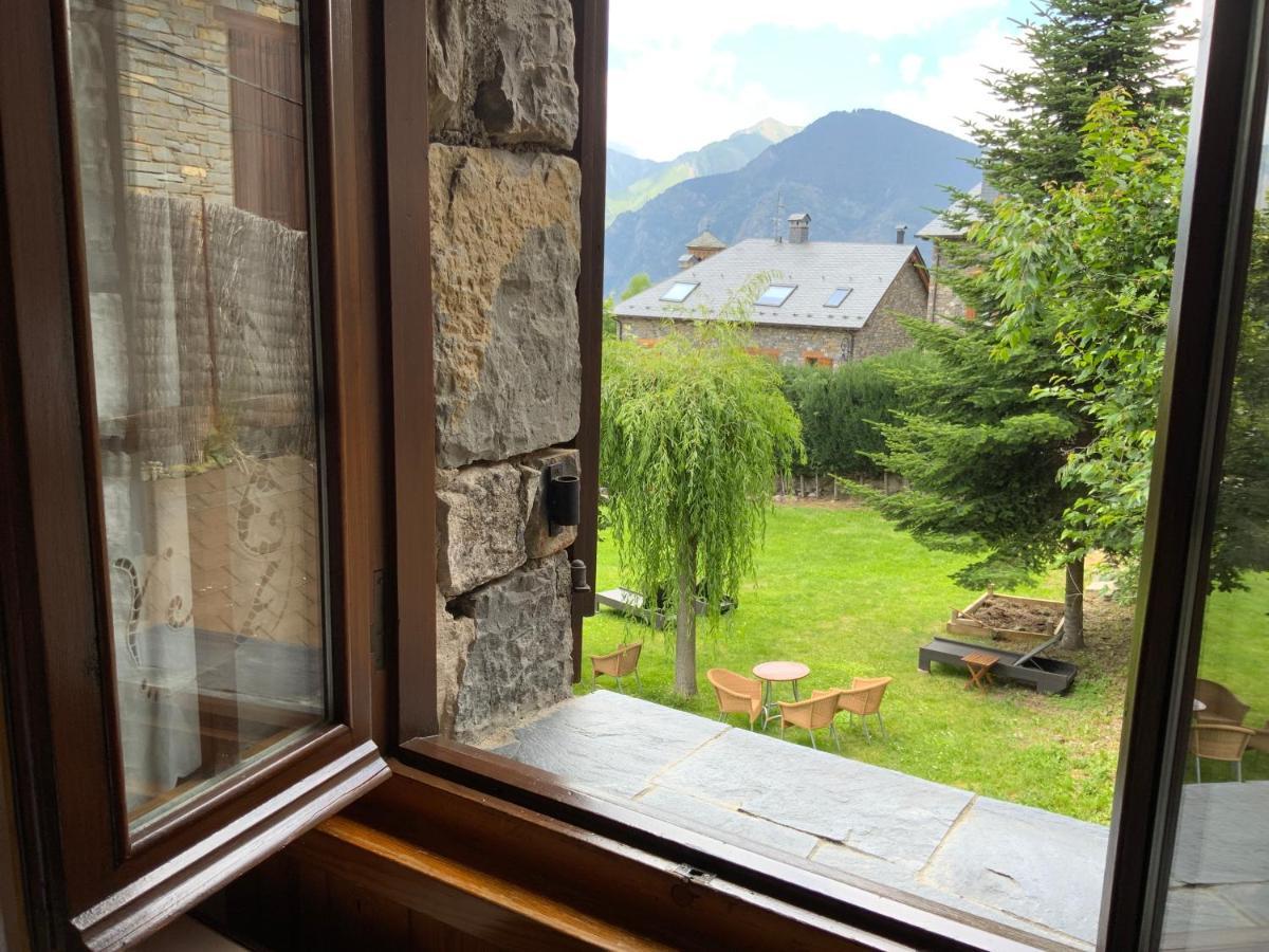 El Xalet De Tauell Hotel Rural Exterior photo