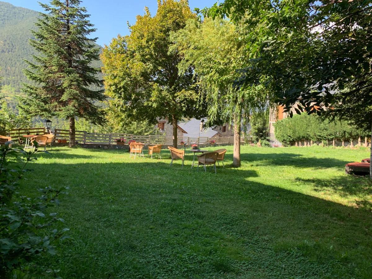 El Xalet De Tauell Hotel Rural Exterior photo
