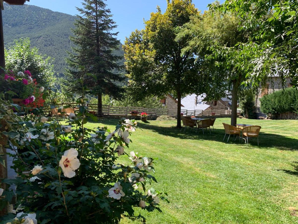 El Xalet De Tauell Hotel Rural Exterior photo