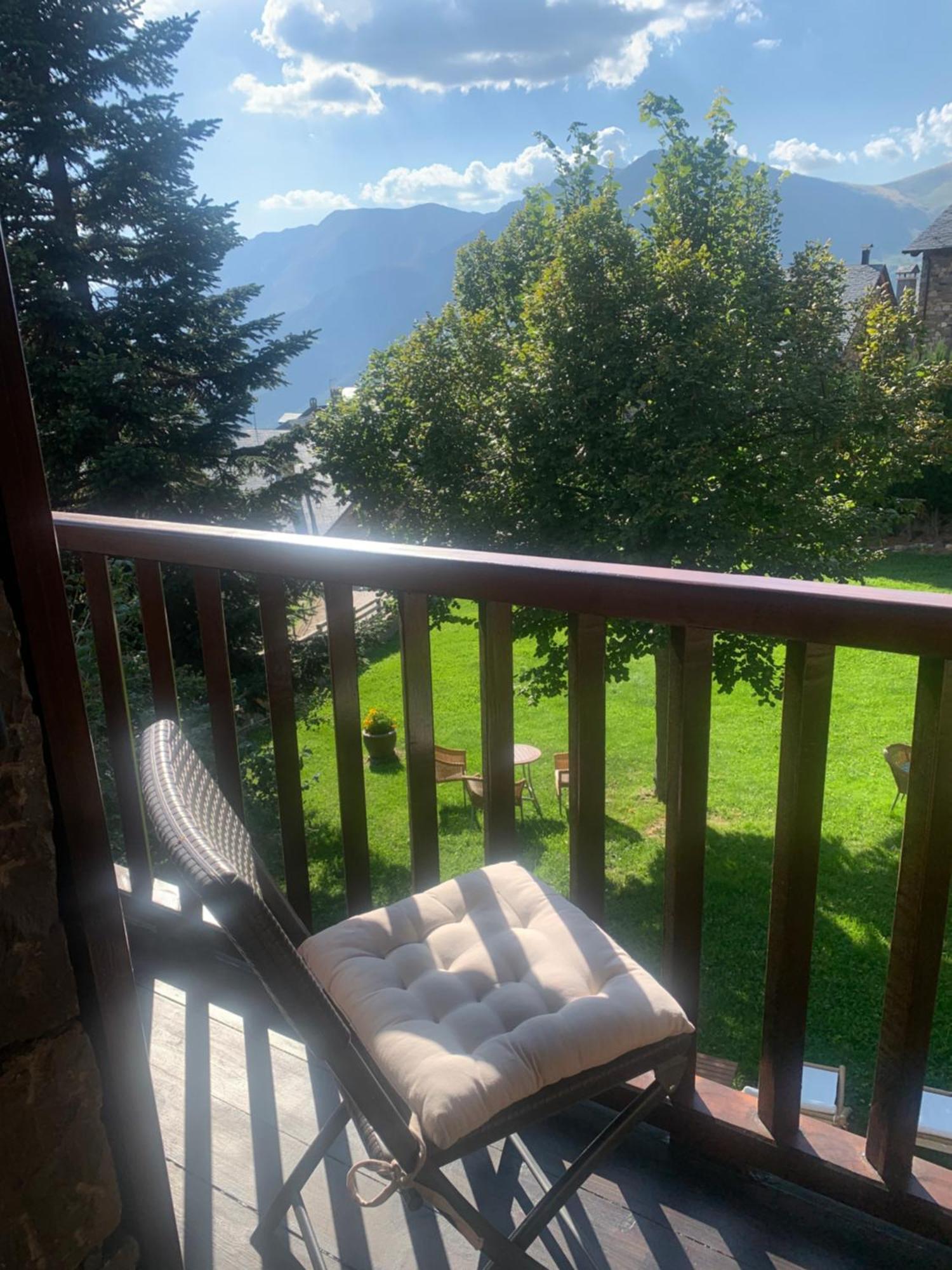 El Xalet De Tauell Hotel Rural Exterior photo