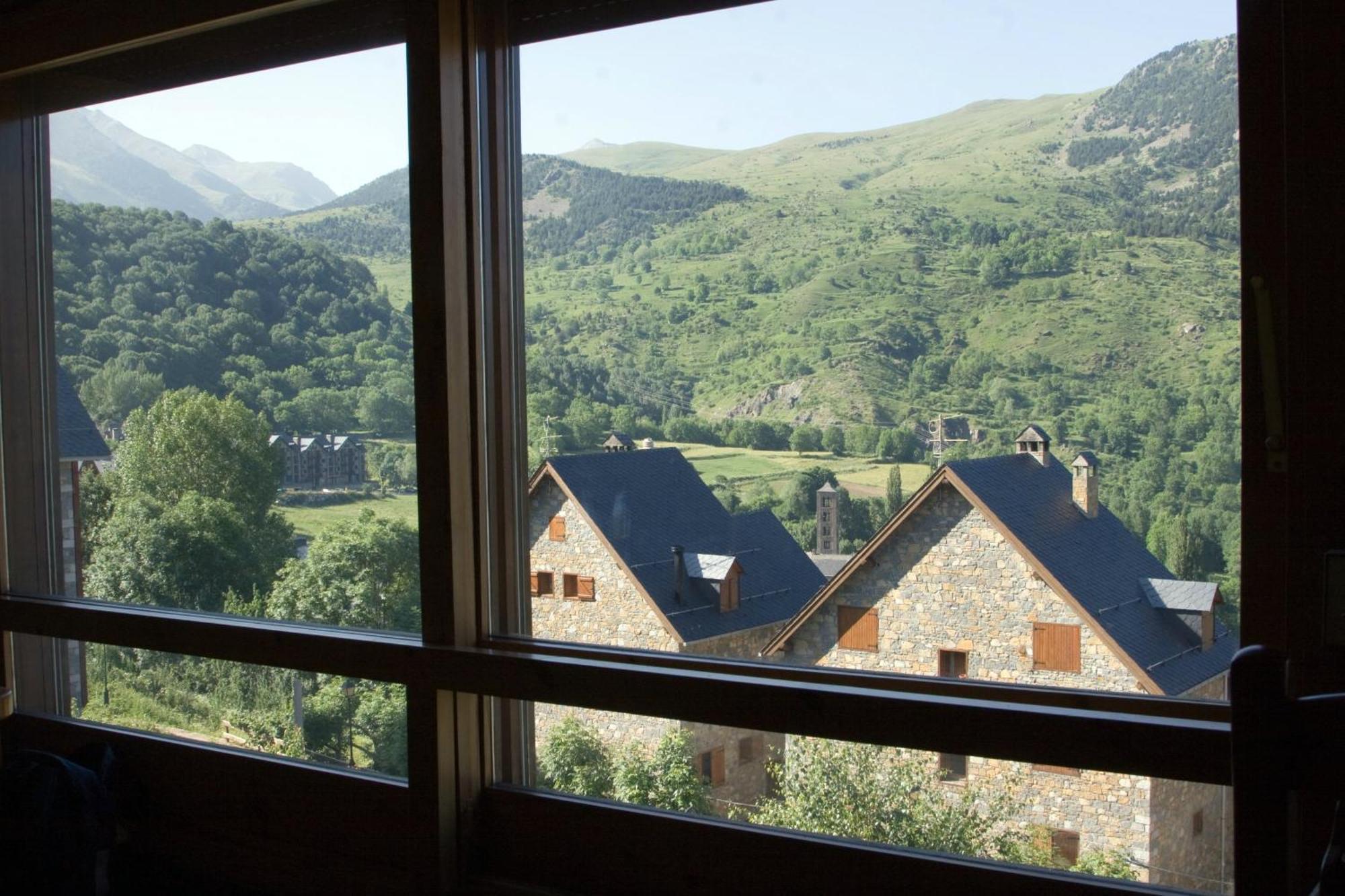 El Xalet De Tauell Hotel Rural Exterior photo
