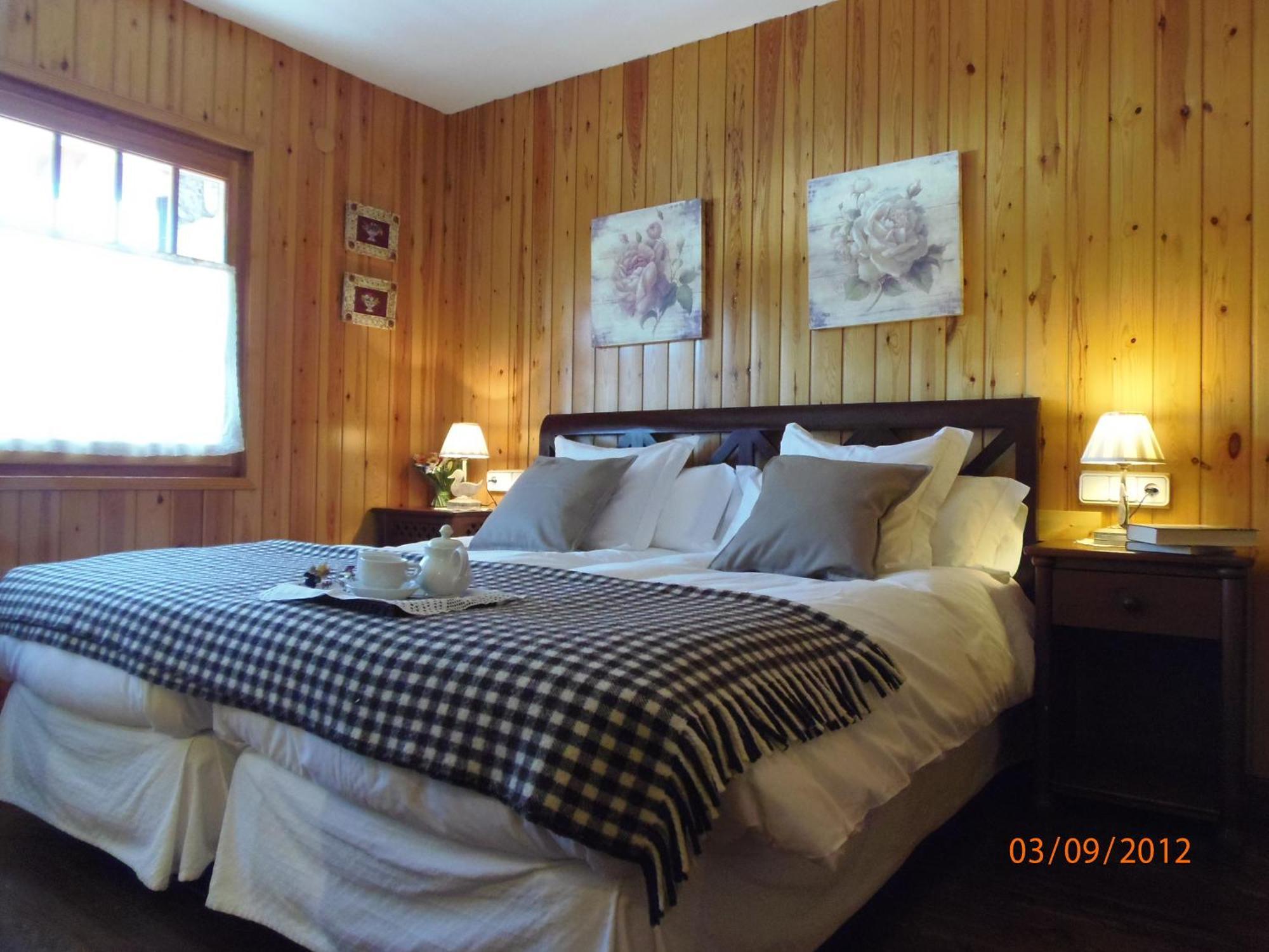 El Xalet De Tauell Hotel Rural Room photo