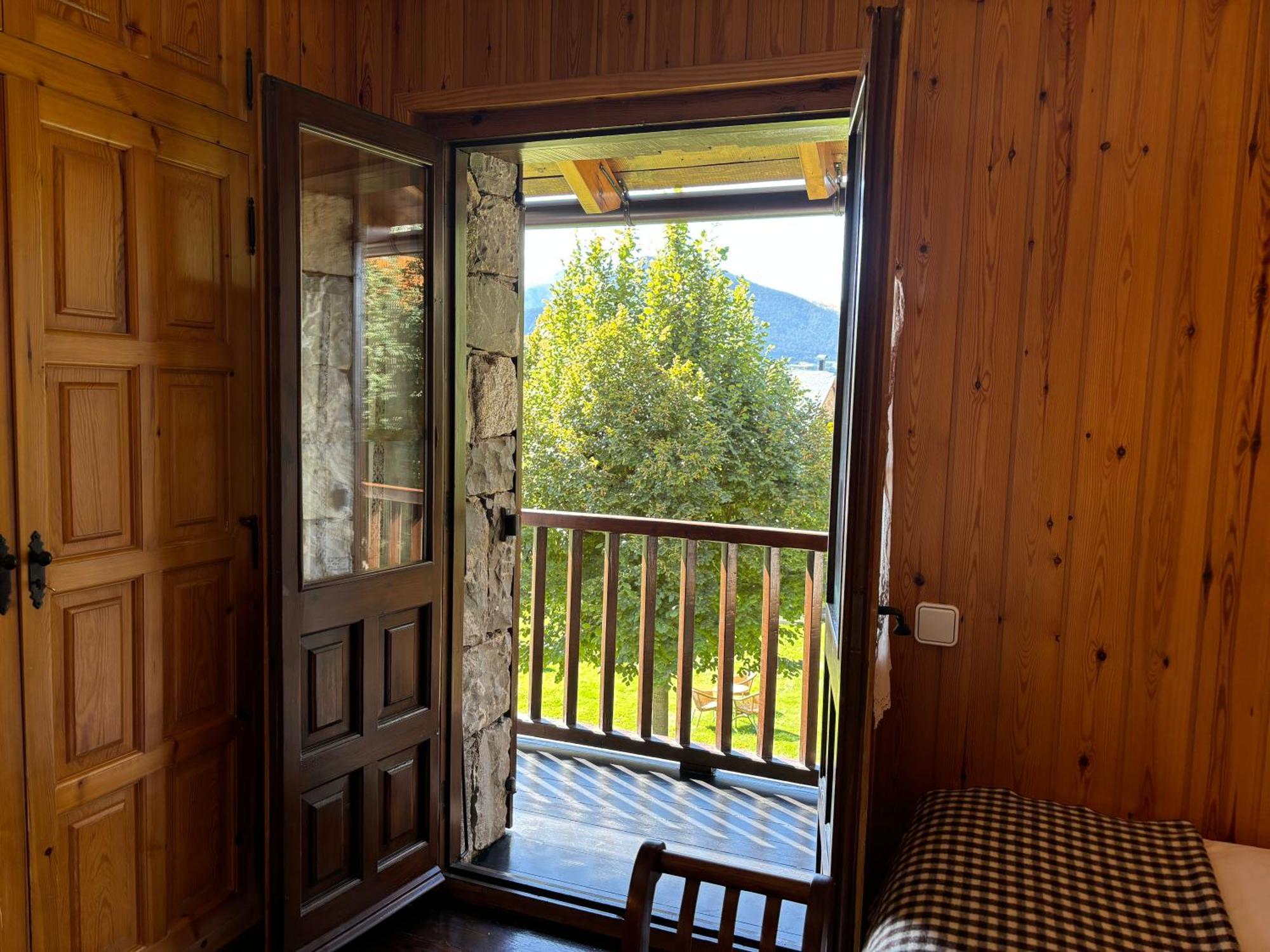 El Xalet De Tauell Hotel Rural Exterior photo
