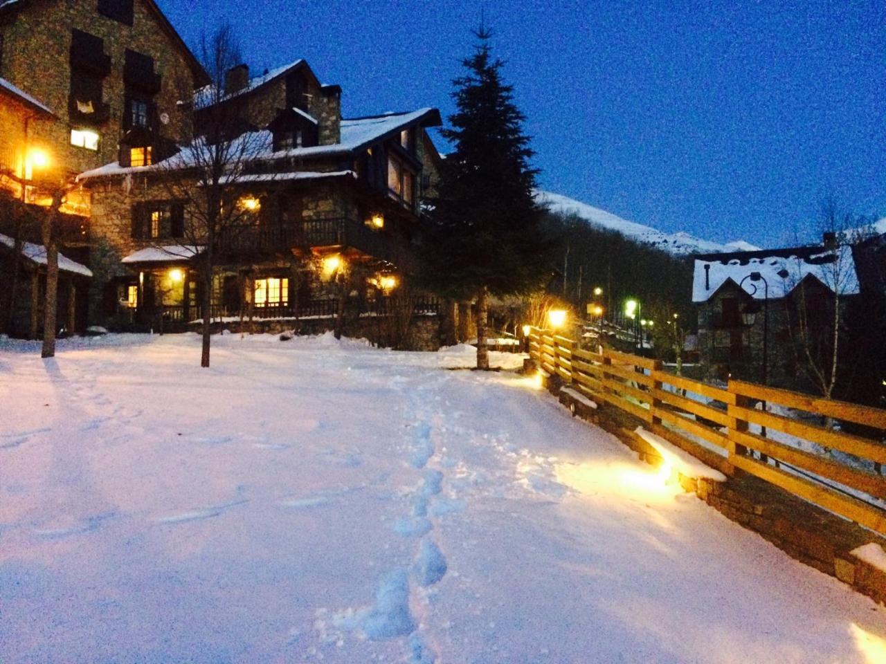 El Xalet De Tauell Hotel Rural Exterior photo