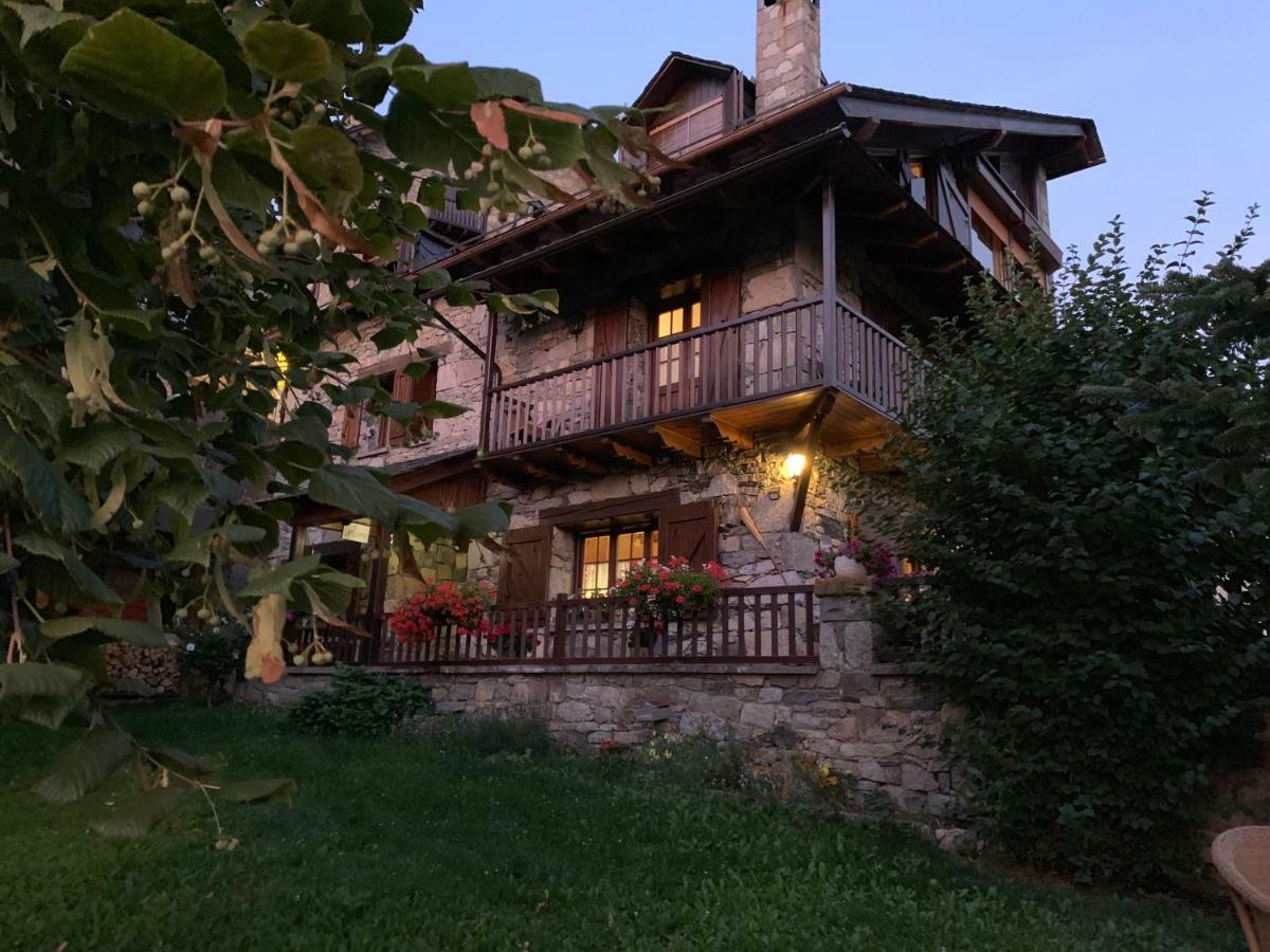 El Xalet De Tauell Hotel Rural Exterior photo